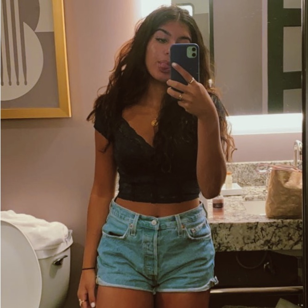 Meet your Posher, Anjali